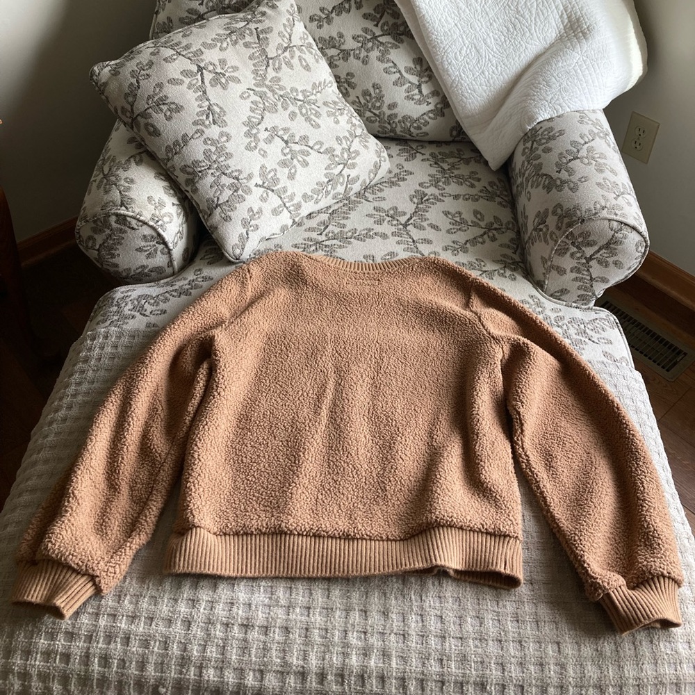 Women’s Soft A & F Sherpa Size Large EUC Carmel Brown - Picture 3 of 3